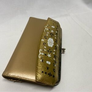 Elegant Gold and White Women's Clutch